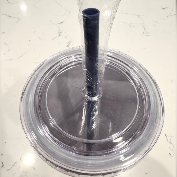 Vera Bradley Blue Dog Bark Park 24 oz Acrylic Tumbler with Top and Straw NWT - Picture 7 of 7